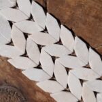 Pastilhas em forma de pétalas/folhas, em mármore Palissandro (italiano) - 60 unidades. - Imagem 3