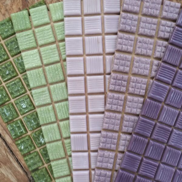 Kit Campo de Lavanda 2, pastilhas de vidro 2x2 (5 cores) c/ 375 pastilhas - KT05