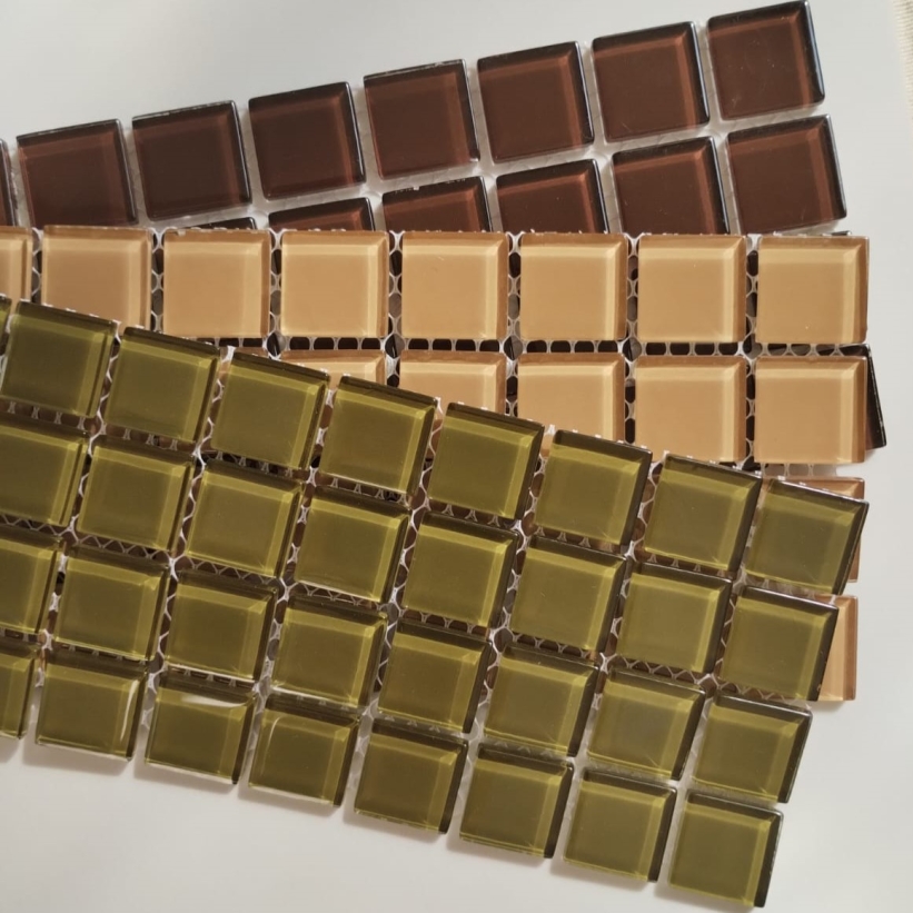 kto2-68c1c2e029cc2-821x821 Kit Outono - pastilhas cristal 2,3x2,3 e 2,5x2,5 cm (3 cores) c/ 132 pastilhas - KTO - Imagem 1